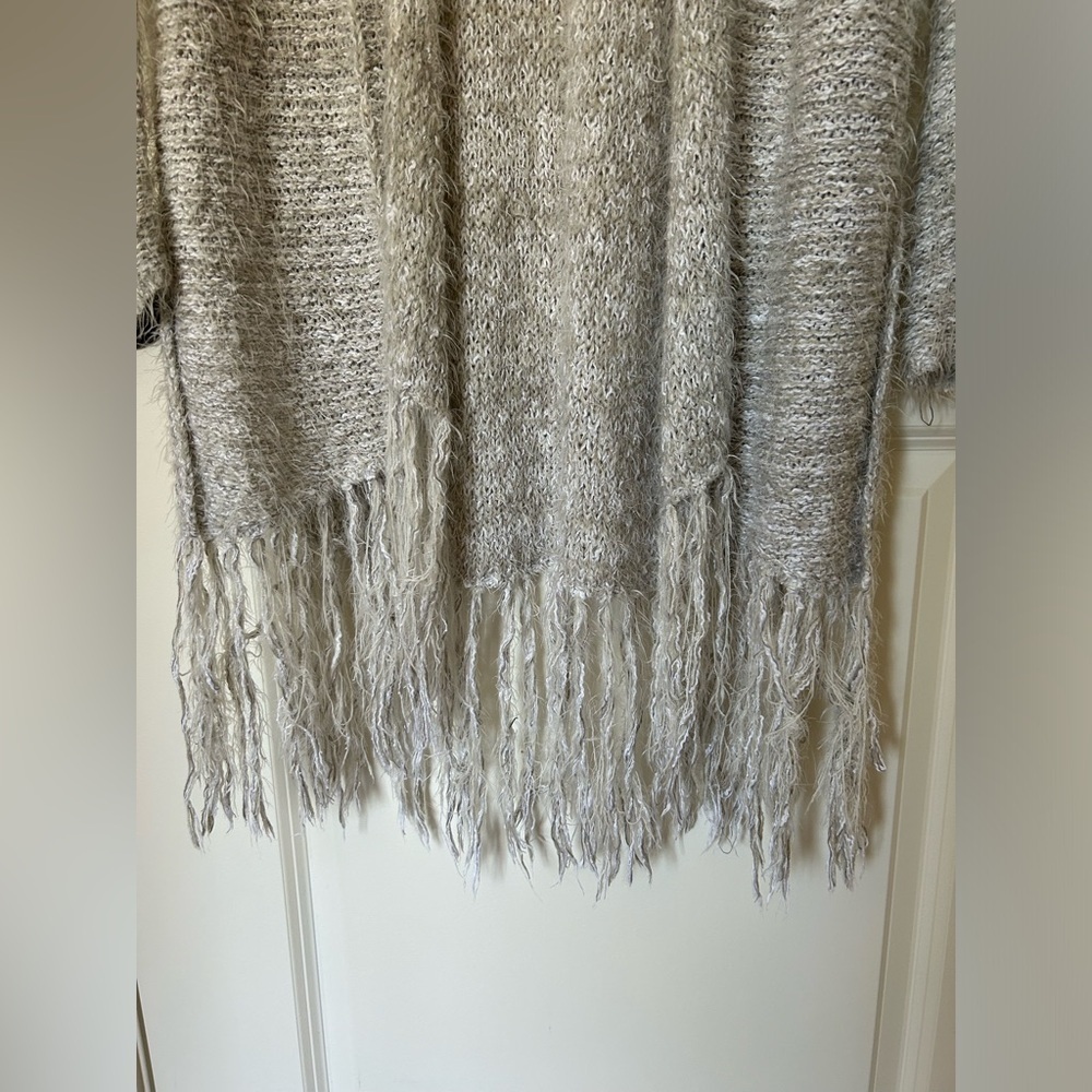 NWOT Abercrombie & Fitch Gray Fringe Cardigan Size XS/S - Picture 5 of 8